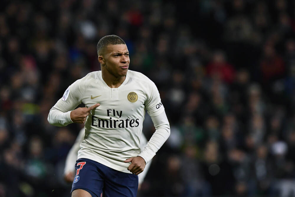 能否入选世界杯？24岁左边锋沙德成为首位英超2次戴帽的德国球员